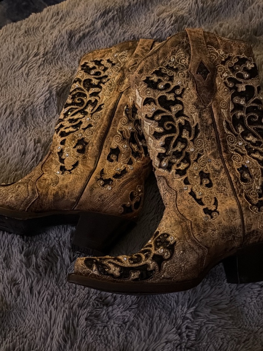 Embellished Distressed Brown Western Boots with Black Accents - Picture 1 of 4